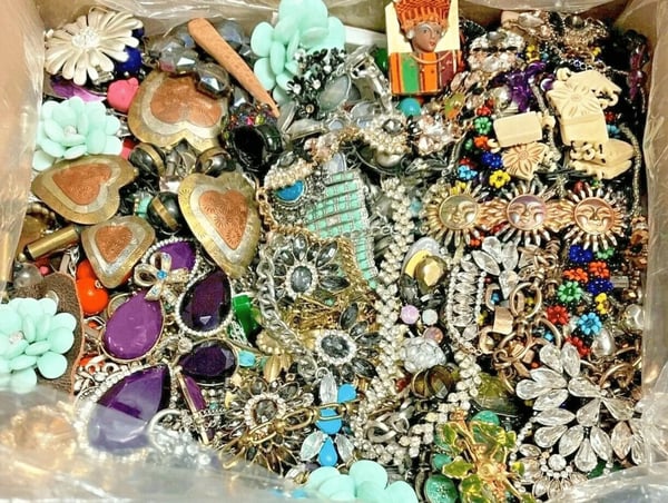 Selling Jewelry online-min